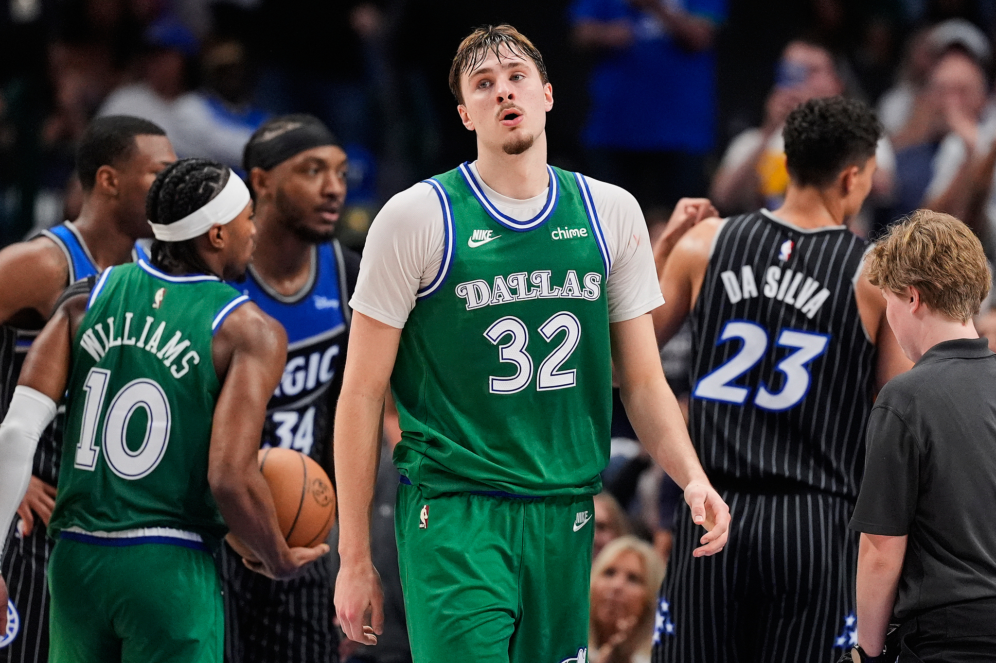 AG体育官方网站-弗拉格51分成NBA历史最年轻50分先生 魔术客胜独行侠