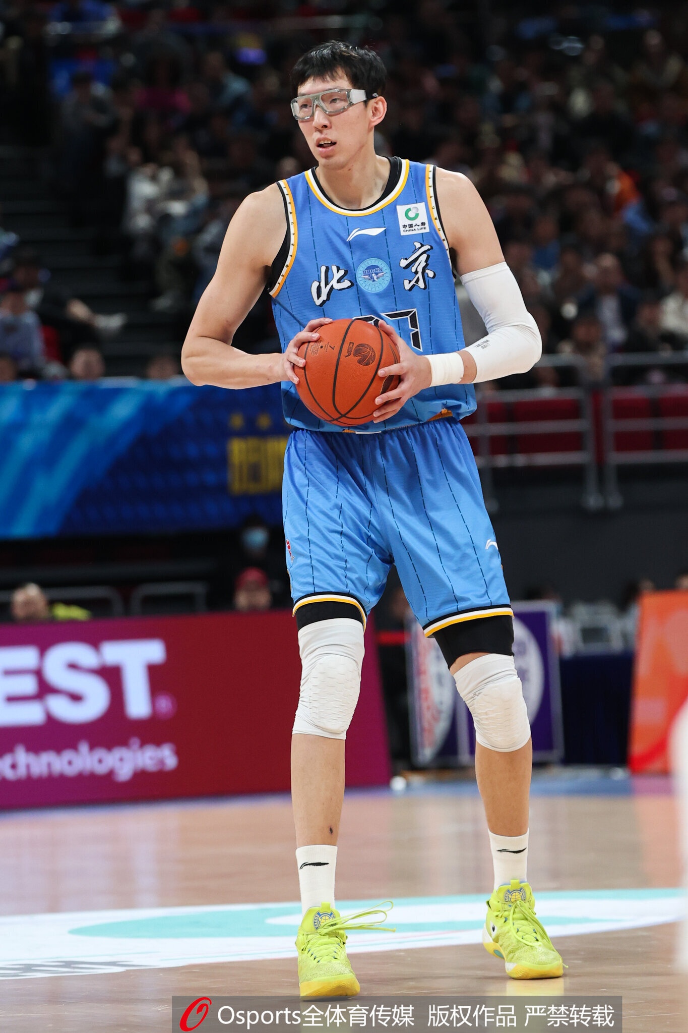 乏善可陈！周琦被王哲林压制 全场7中5拿12分8板